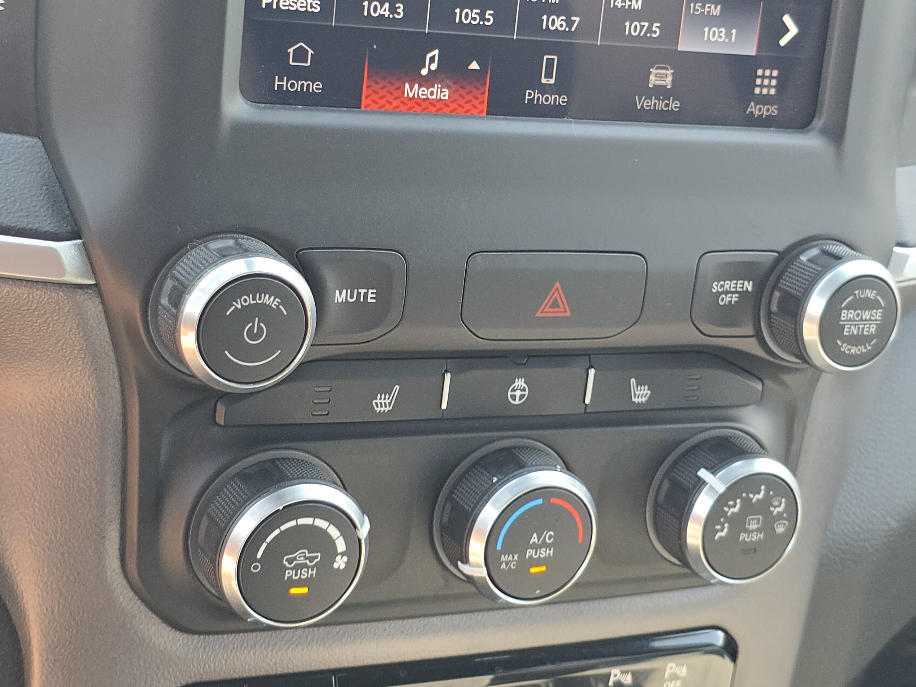 Used 2023 RAM 1500 Big Horn AWD/4WD image 32