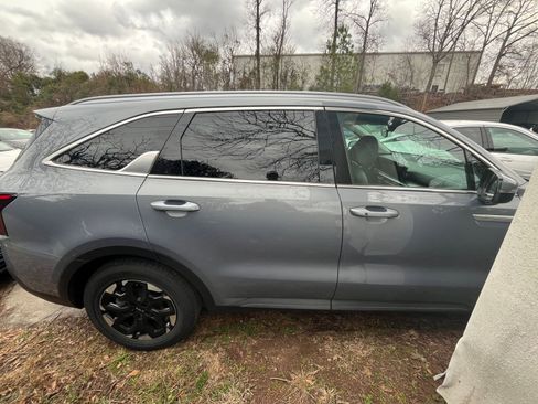 Used 2024 Kia Sorento S image 8