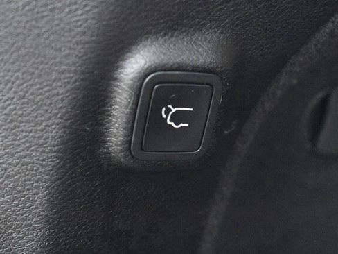 Used 2019 Jeep Cherokee Limited w/ Luxury Group AWD/4WD image 22