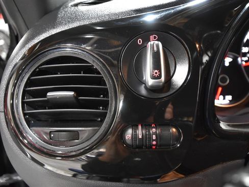 Used 2016 Volkswagen Beetle 1.8T S image 11