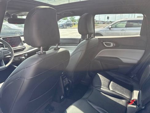 Used 2025 Jeep Compass Limited w/ Sun & Sound Group AWD/4WD image 22
