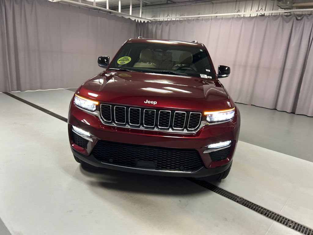 Used 2025 Jeep Grand Cherokee Limited w/ Luxury Tech Group II AWD/4WD image 2
