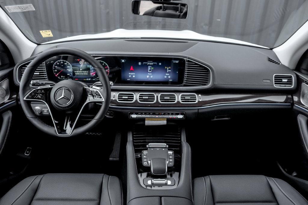Used 2026 Mercedes-Benz GLS 450 4MATIC image 23