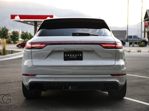Used 2021 Porsche Cayenne Turbo AWD/4WD image 14