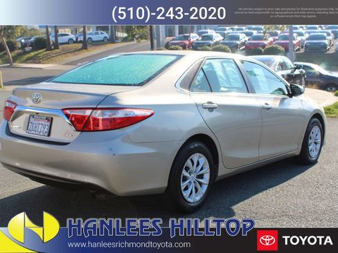 Used 2015 Toyota Camry LE image 7