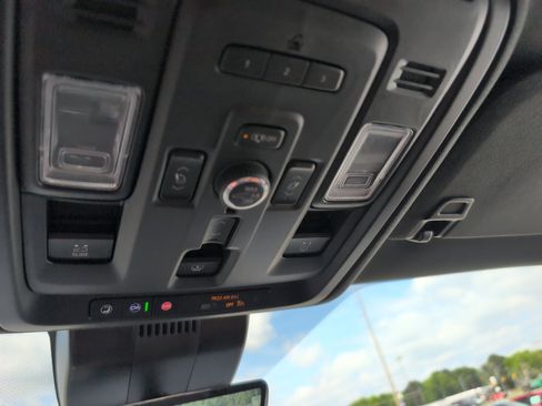 Used 2024 GMC Yukon Denali Ultimate AWD/4WD image 38
