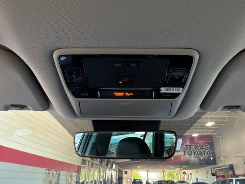 Used 2024 Toyota Grand Highlander AWD image 26