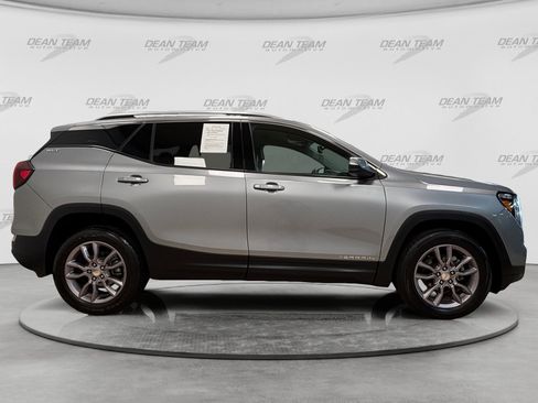 Used 2023 GMC Terrain SLT AWD/4WD image 9