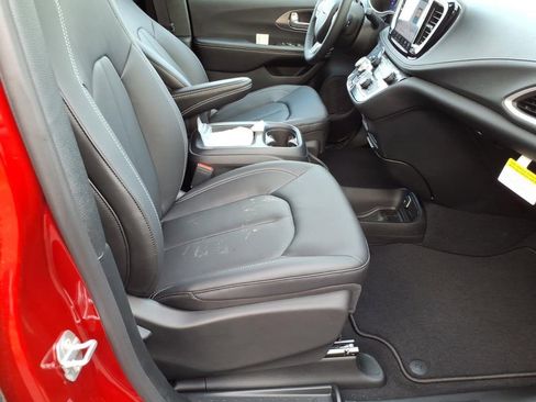 New 2026 Chrysler Pacifica Select image 8
