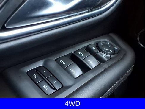Used 2023 GMC Yukon SLT w/ SLT Luxury Package AWD/4WD image 17