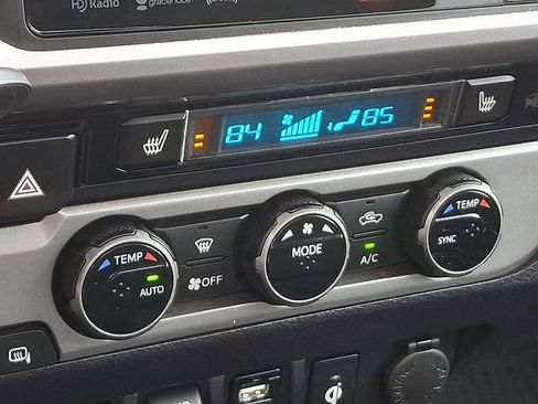 Used 2018 Toyota Tacoma Limited image 19