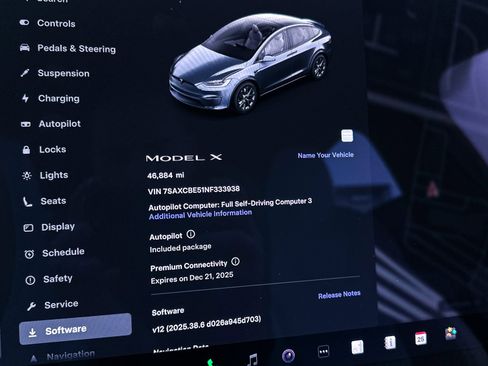 Used 2022 Tesla Model X image 7