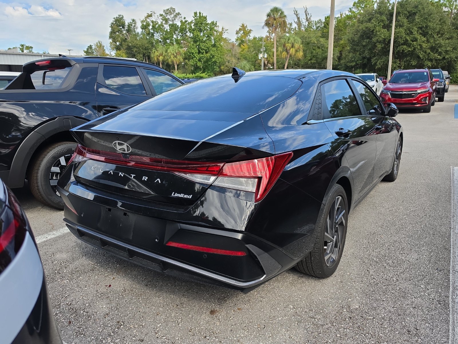 Used 2024 Hyundai Elantra Limited FWD image 4