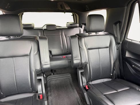 Used 2020 Ford Expedition XLT w/ Equipment Group 201A AWD/4WD image 13