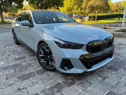 Used 2024 BMW i5 eDrive40i w/ Executive Package image 7