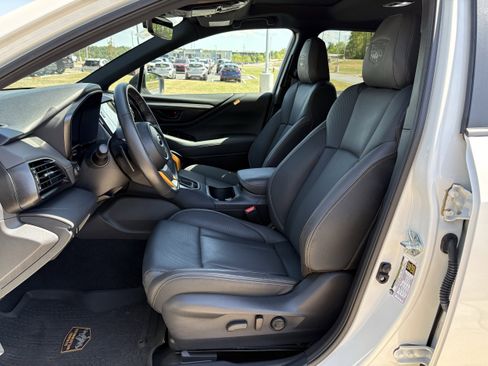 Used 2024 Subaru Outback Wilderness w/ Wilderness Package AWD/4WD image 27
