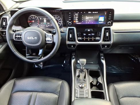 Used 2023 Kia Sorento S image 11