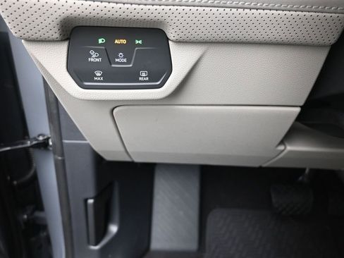 New 2026 Volkswagen Atlas SE FWD image 16