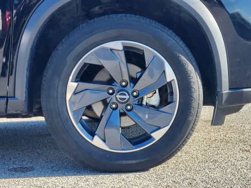 Used 2024 Nissan Rogue SV FWD image 11