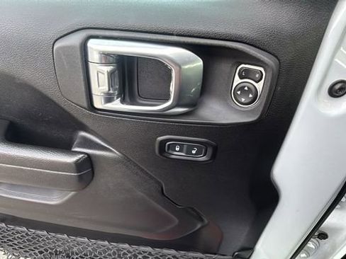 Used 2023 Jeep Wrangler Unlimited Rubicon image 22