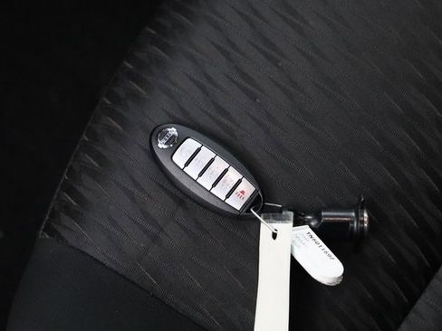 Used 2018 Nissan Rogue SV image 27