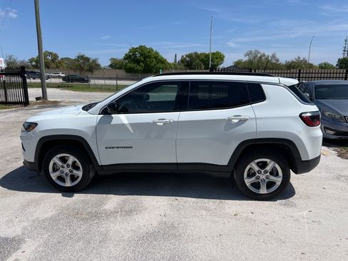 Used 2023 Jeep Compass Latitude image 15