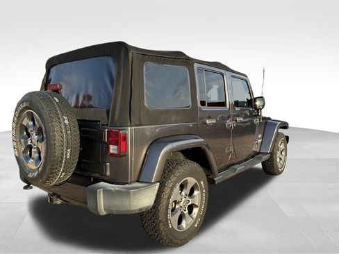 Used 2016 Jeep Wrangler Unlimited Sahara w/ Connectivity Group AWD/4WD image 5