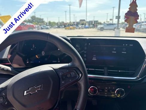Used 2025 Chevrolet Trax RS FWD image 10