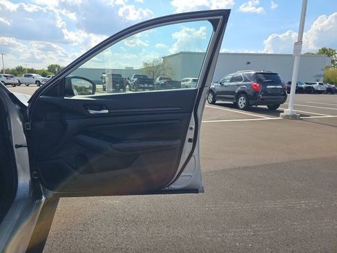 Used 2024 Nissan Altima 2.5 SV image 28
