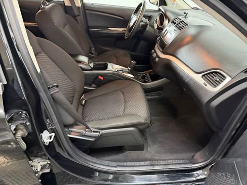 Used 2019 Dodge Journey SE FWD image 32