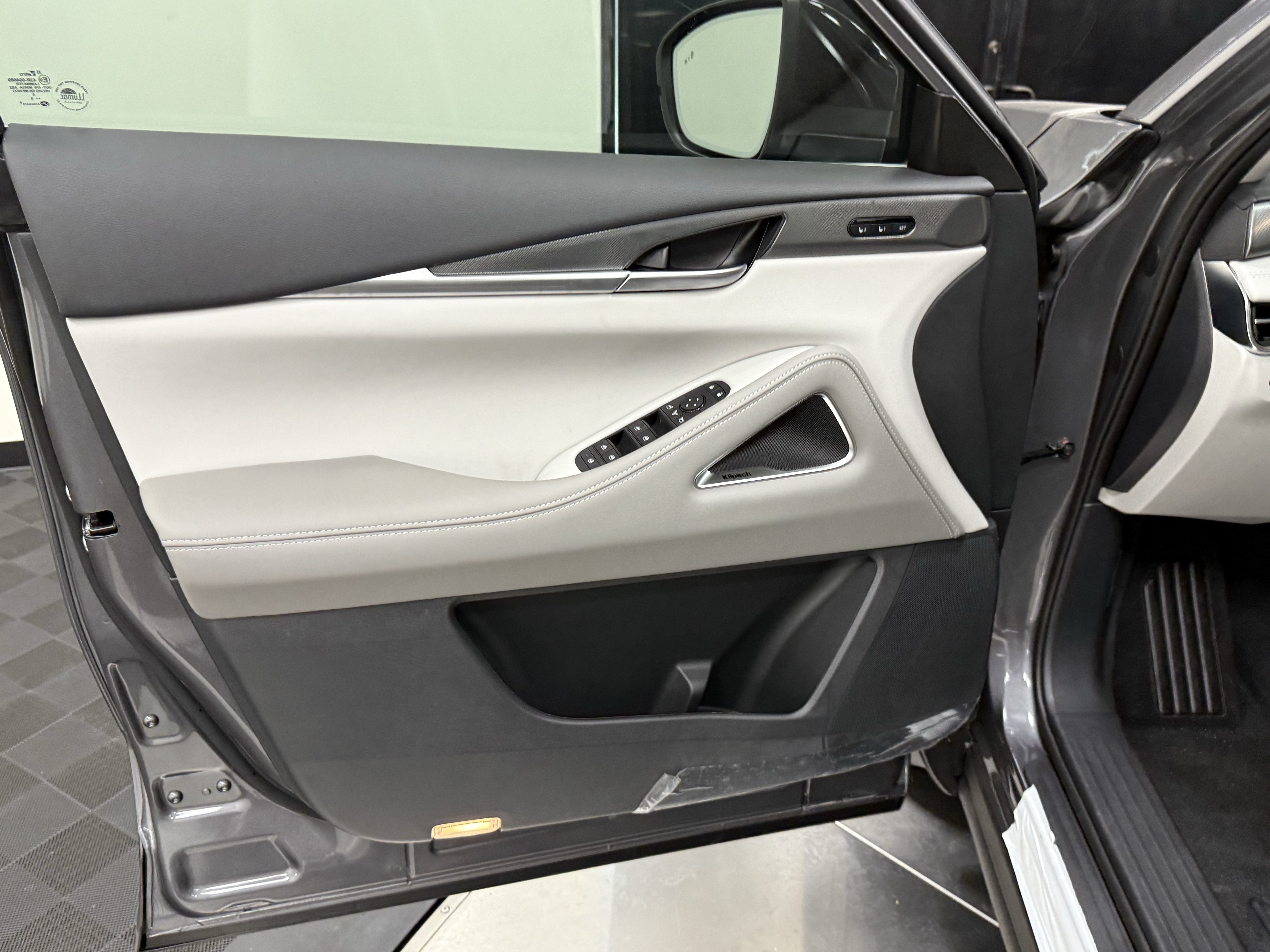 Certified 2027 INFINITI QX60 Luxe w/ Cargo Package FWD image 11