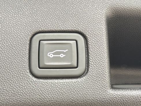 Used 2023 Chevrolet Equinox LT w/ Driver Convenience Package AWD/4WD image 21