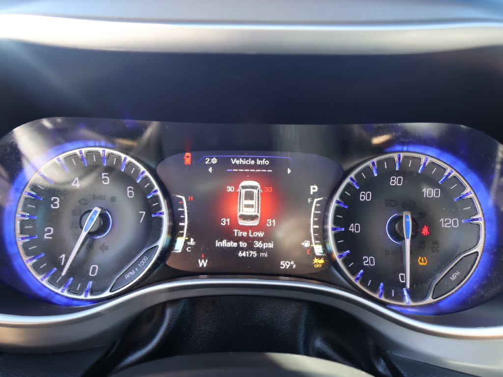 Used 2023 Chrysler Pacifica Touring-L FWD image 32