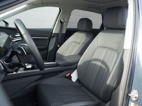 Used 2024 Audi Q8 e-tron Premium Plus w/ Premium Plus Package image 5