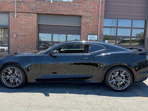 Used 2019 Chevrolet Camaro ZL1 RWD image 5