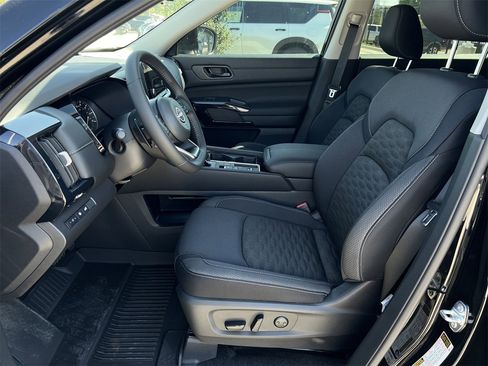 New 2025 Nissan Pathfinder SV w/ Cargo Package image 15