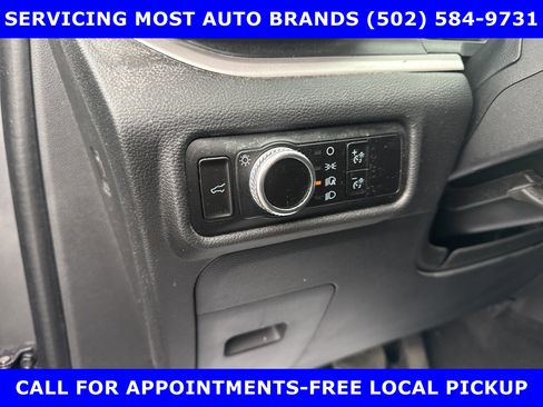 Used 2023 Ford Explorer XLT image 18