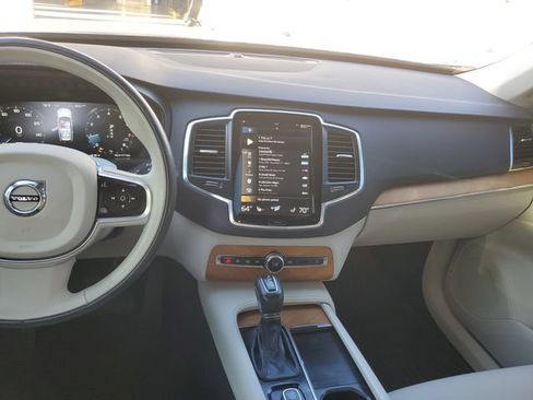 Used 2021 Volvo XC90 T6 Momentum w/ Climate Package AWD/4WD image 13