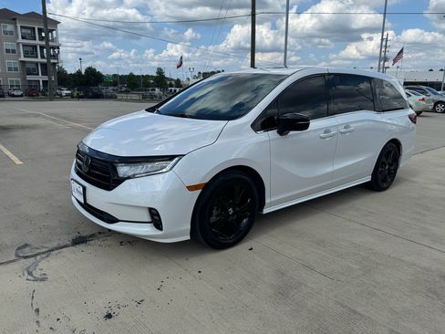 Certified 2023 Honda Odyssey Sport image 4