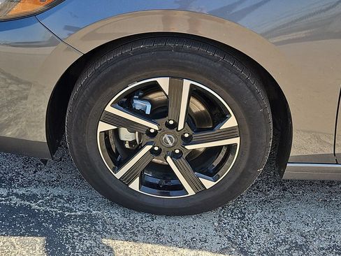 Used 2024 Nissan Sentra SV FWD image 14