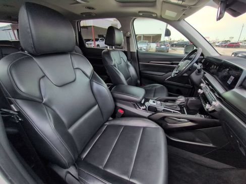 Used 2025 Kia Telluride S FWD image 30