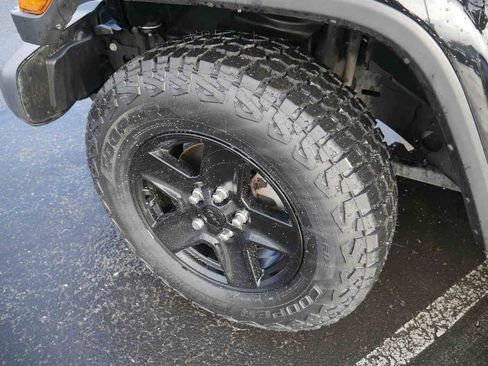 Certified 2021 Jeep Gladiator Sport image 11