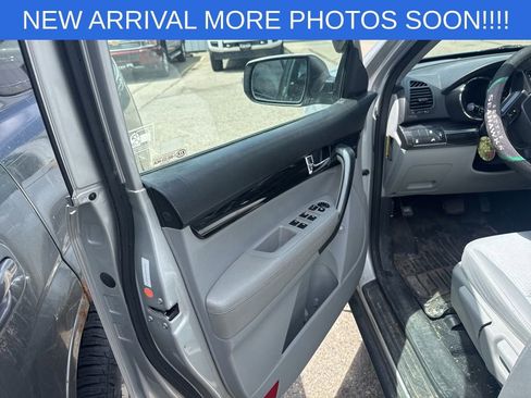 Used 2013 Kia Sorento LX AWD/4WD image 9