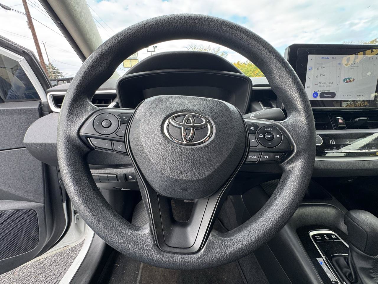 Used 2023 Toyota Corolla LE w/ LE Convenience Package FWD image 31