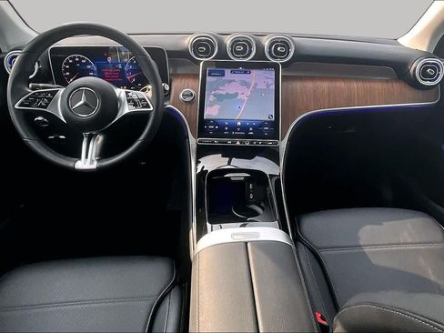 Used 2025 Mercedes-Benz GLC 300 4MATIC image 16