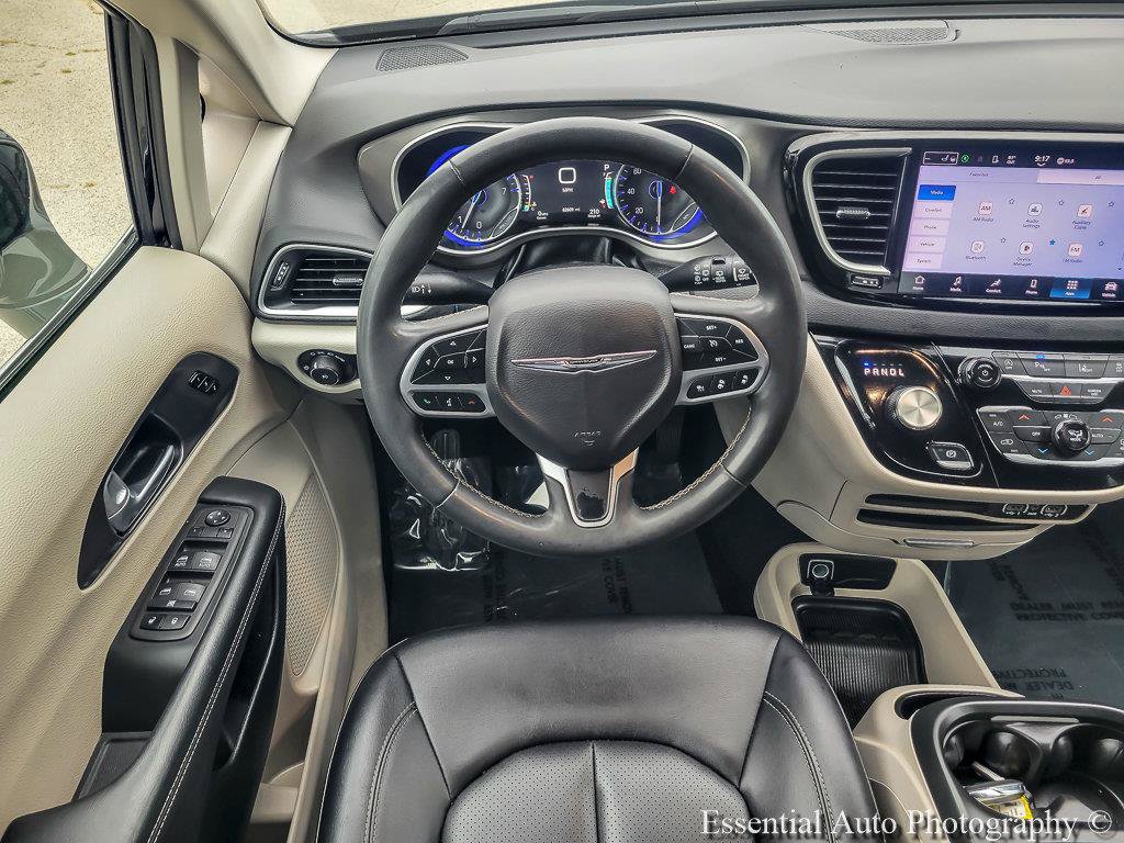 Used 2024 Chrysler Pacifica Touring-L FWD image 19