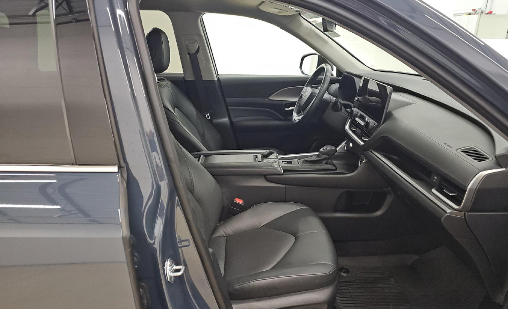 Used 2024 Toyota Grand Highlander AWD Hybrid image 8