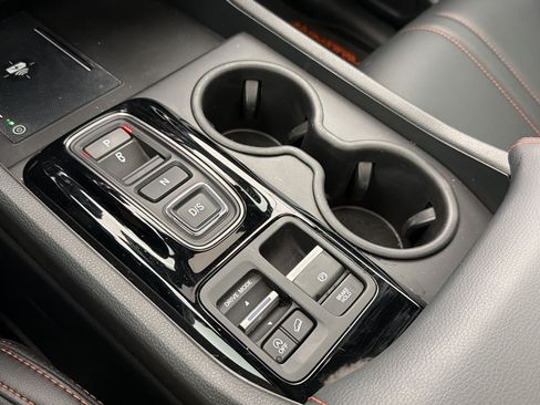 Used 2025 Honda Pilot TrailSport image 19