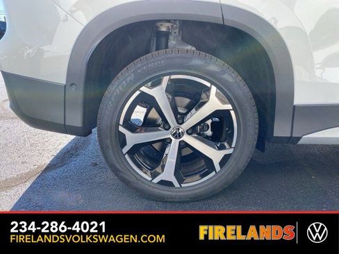 New 2025 Volkswagen Tiguan SE image 21