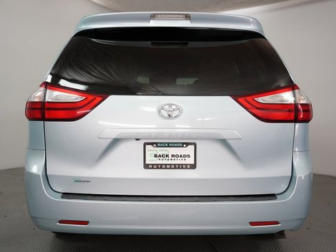 Used 2015 Toyota Sienna LE image 8